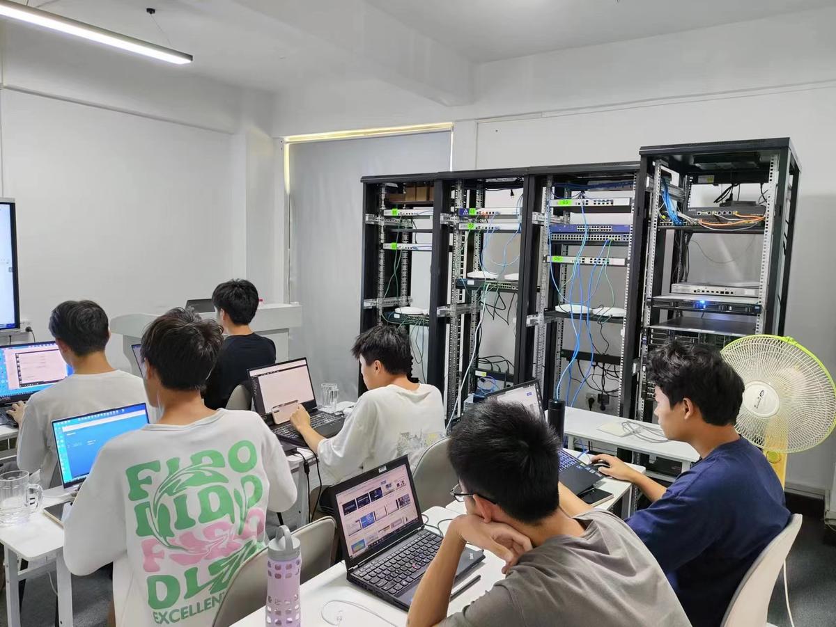 机构办公环境一角